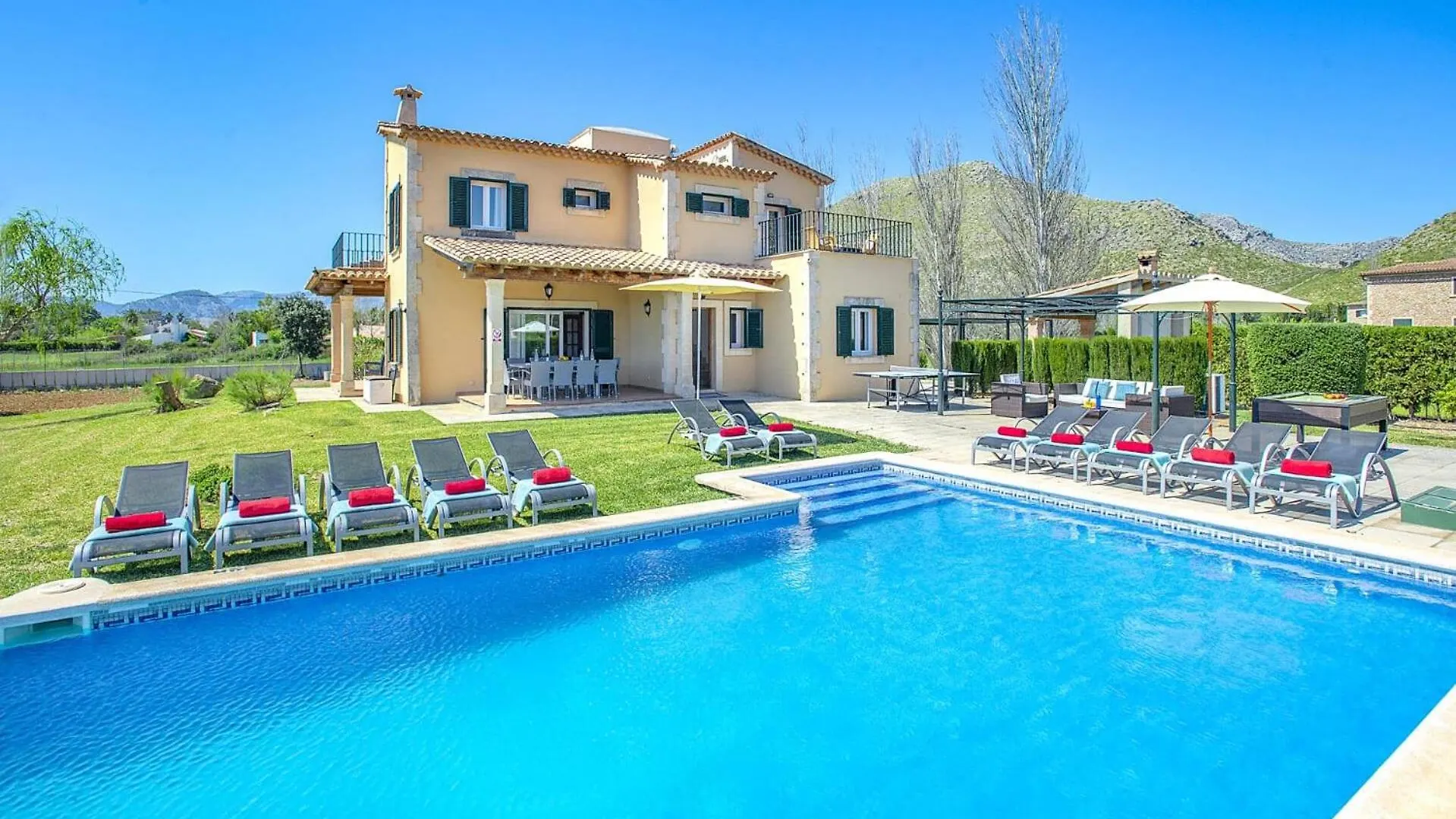Villa Hort De Siller By Villa Plus contacts